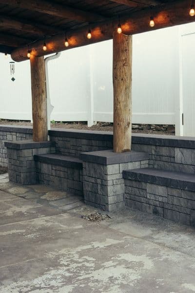 Creating the Perfect Outdoor Atmosphere with Seatwalls image